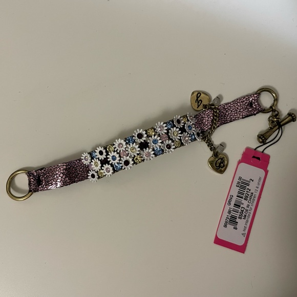 RARE *Authentic* NWT Betsey Johnson Daisy Grunge Toggle Cuff Bracelet - Picture 2 of 4